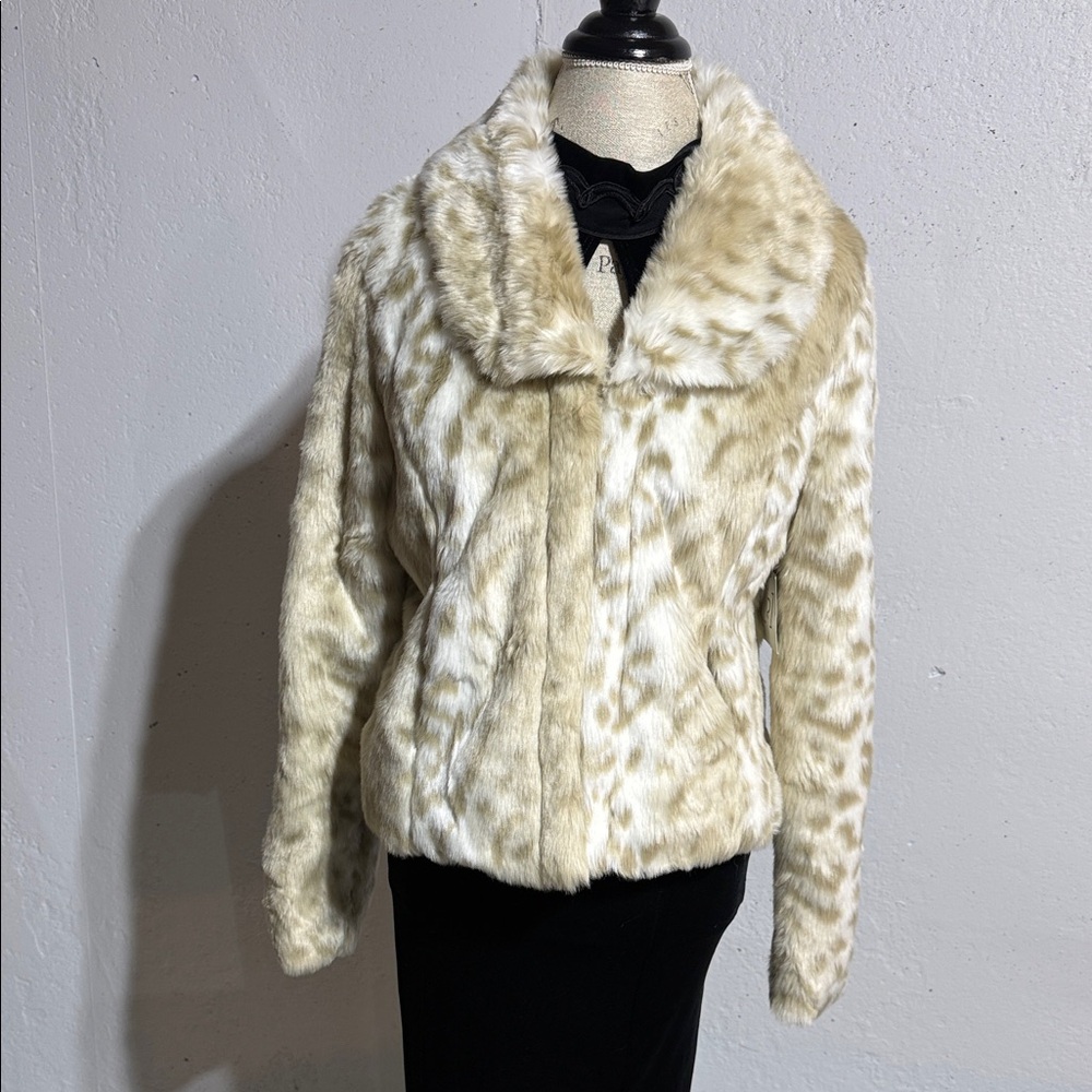Elegant Cream Faux Fur Women's Jacket